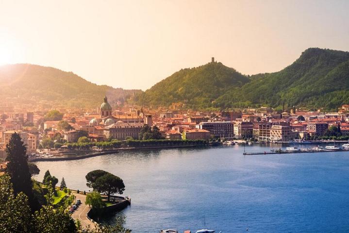 Panoramablick auf Como am Comer See