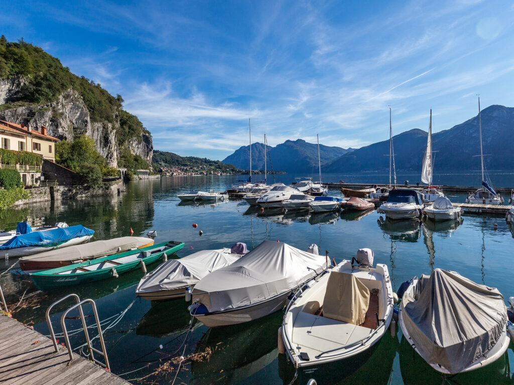 Boote am Steg in Mandello