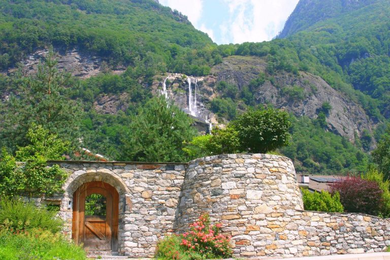 K1600_13.-Chiavenna-Wasserfall-scaled