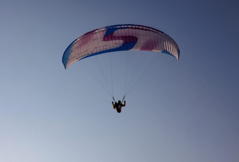 K1600_paragliding-8103059_1280-1024x694