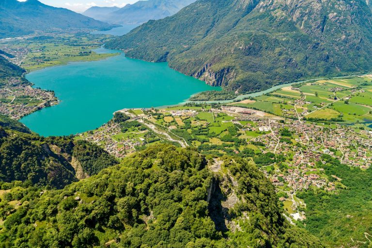 shutterstock_1553890022-2