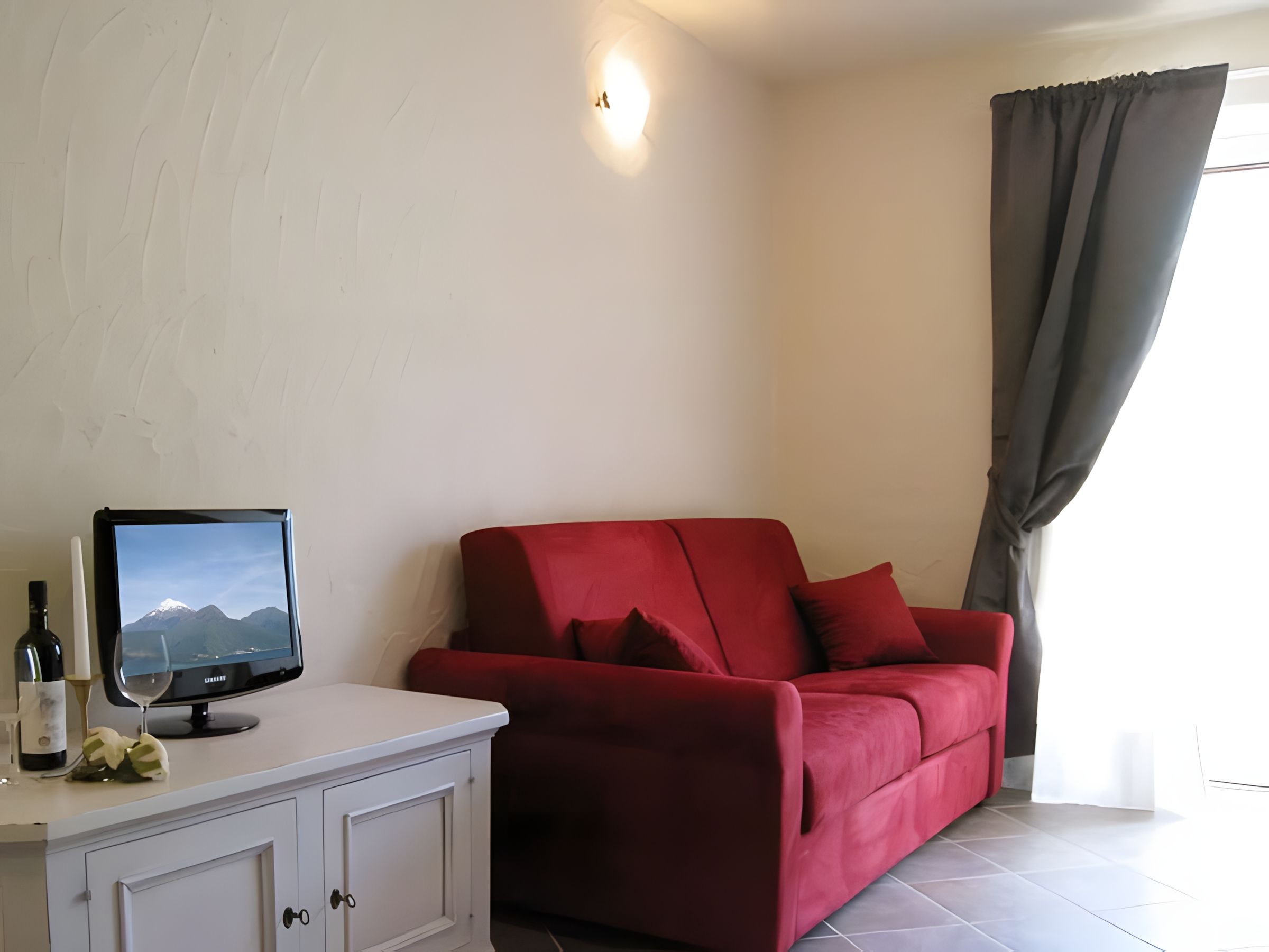 Wohnzimmer einer Ferienunterkunft am Comer See