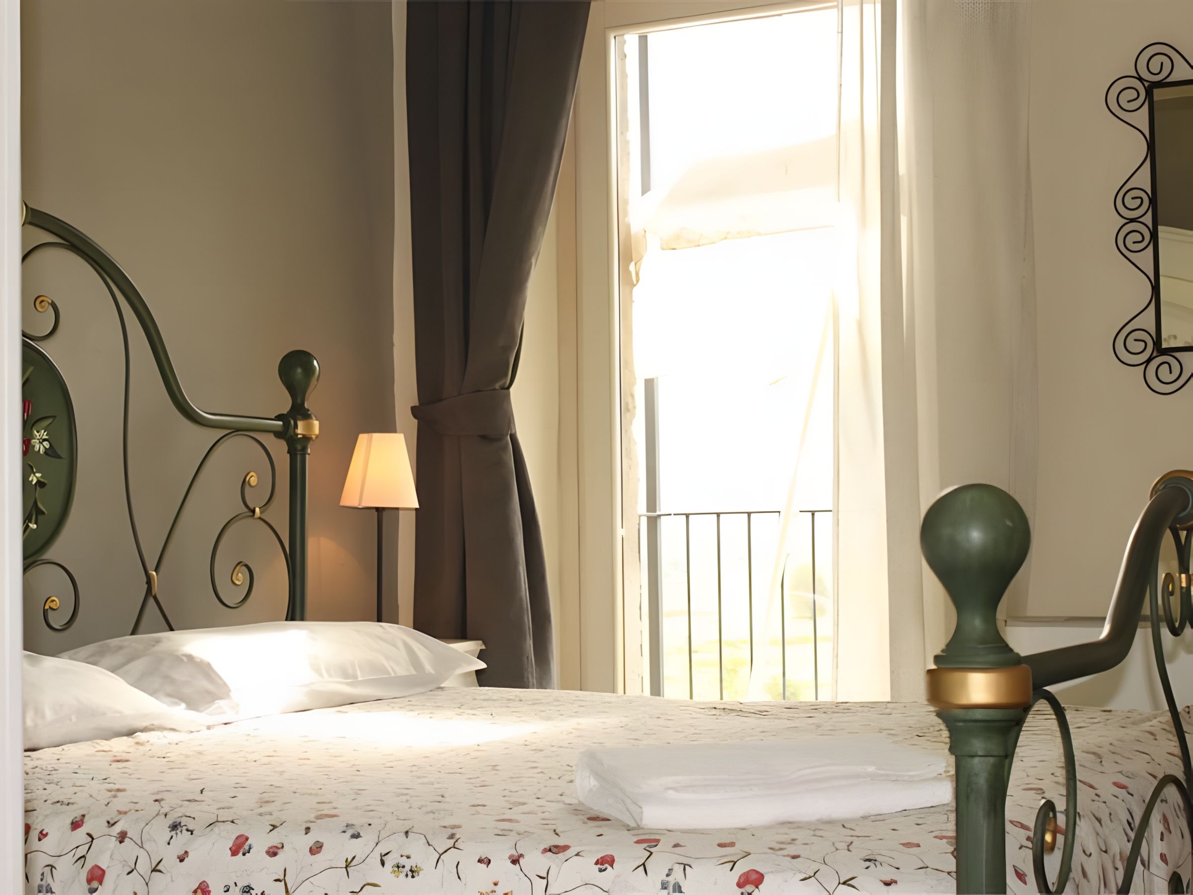Schlafzimmer einer Ferienunterkunft am Comer See