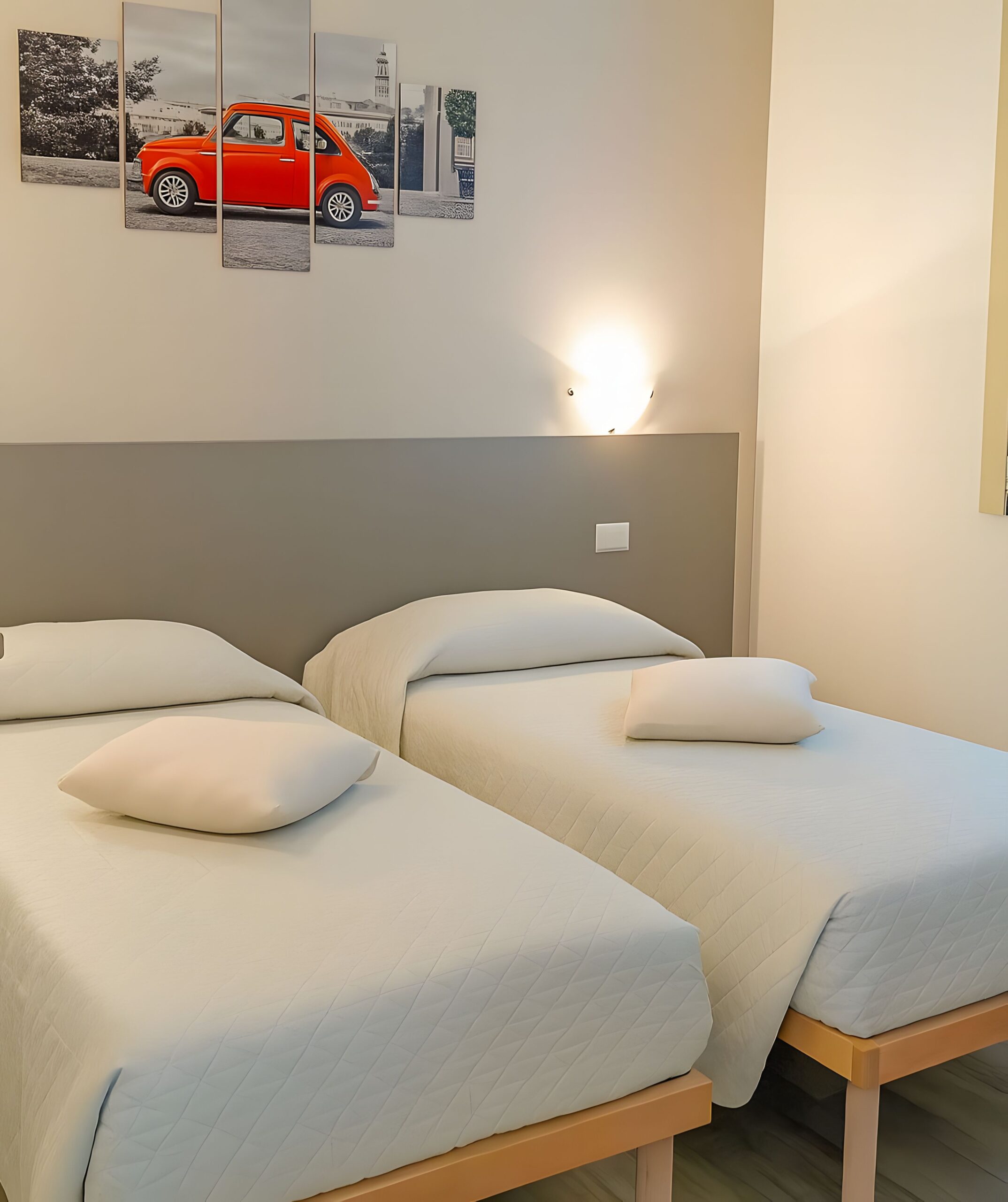 Schlafzimmer einer Ferienunterkunft am Comer See