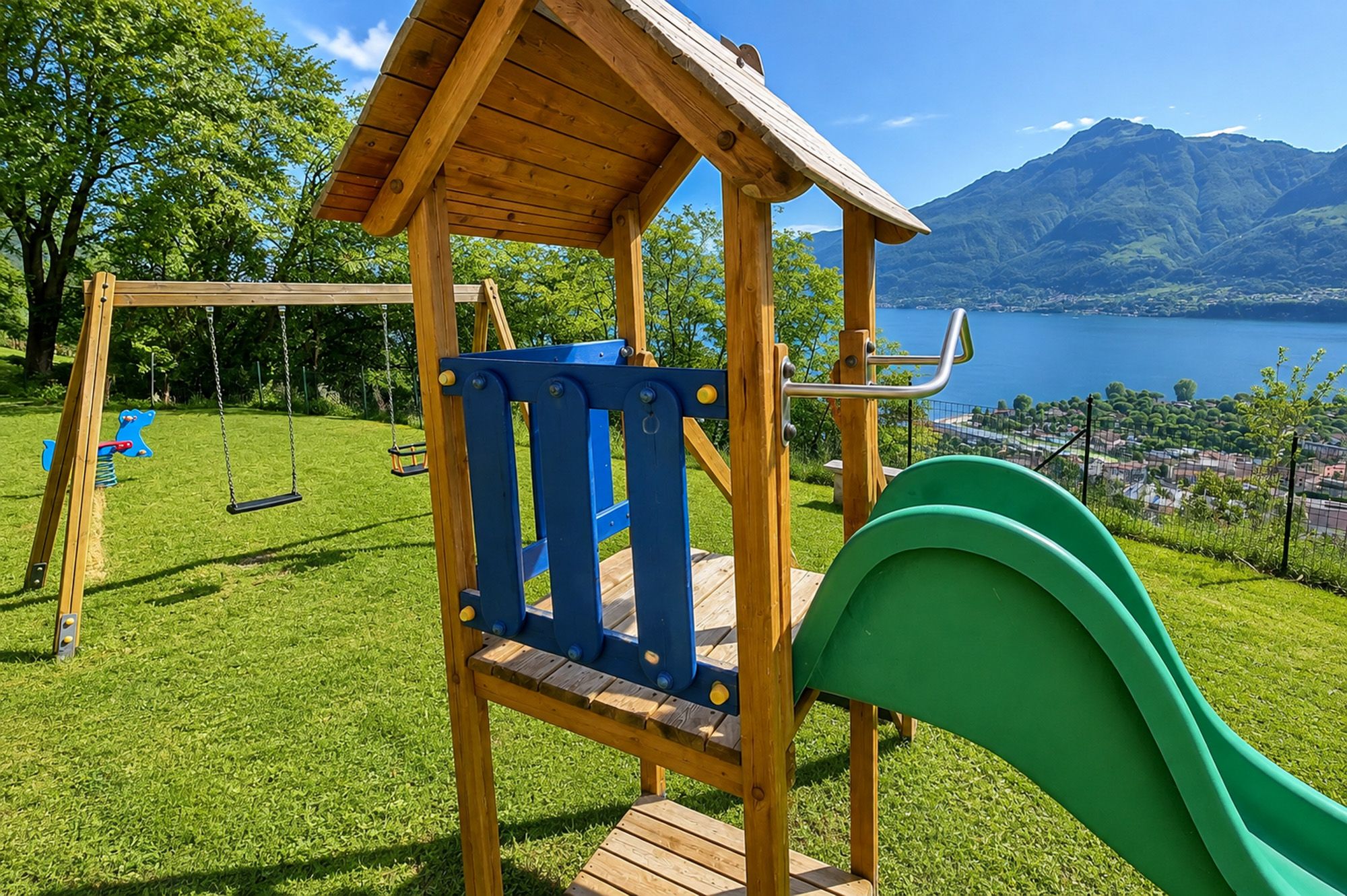 Spielplatz zu Ferienwohnung am Comer See